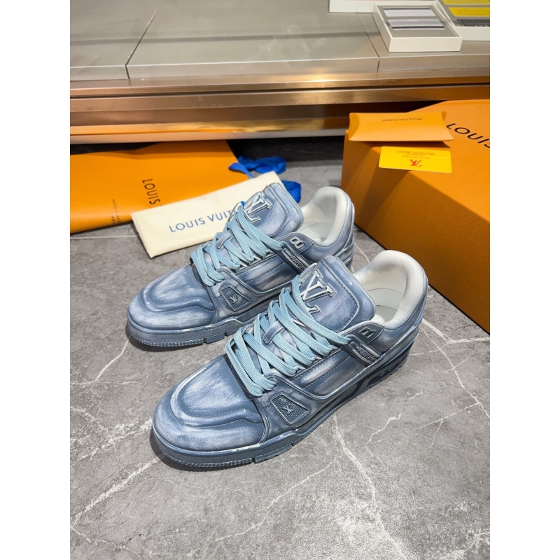 l**is V*t*n sneakers